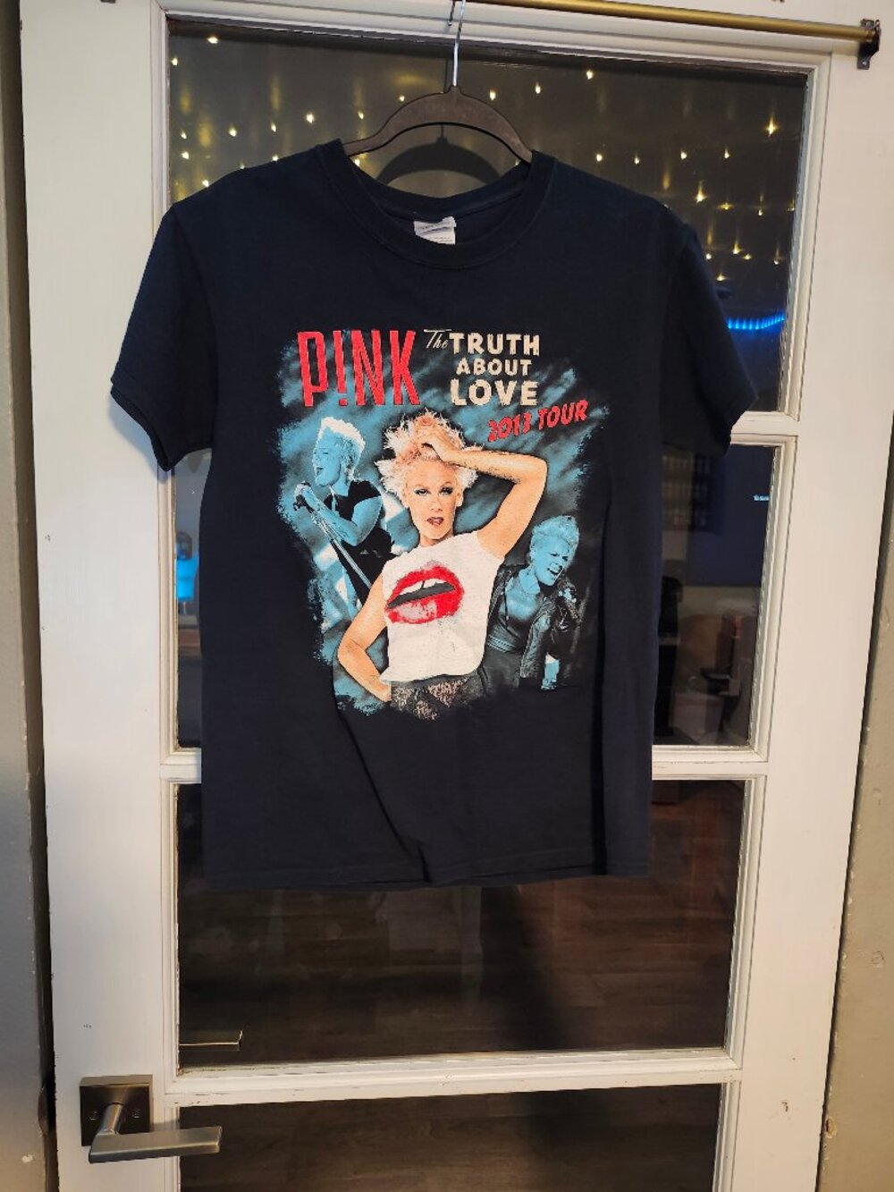 Pink Truth About Love 2013 Concert Tee Size Small Unisex Black Graphic Band Tee